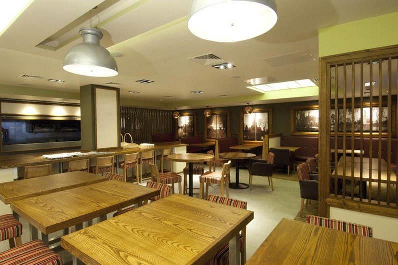 Premier Inn Stratford- Upon- Avon Central Экстерьер фото
